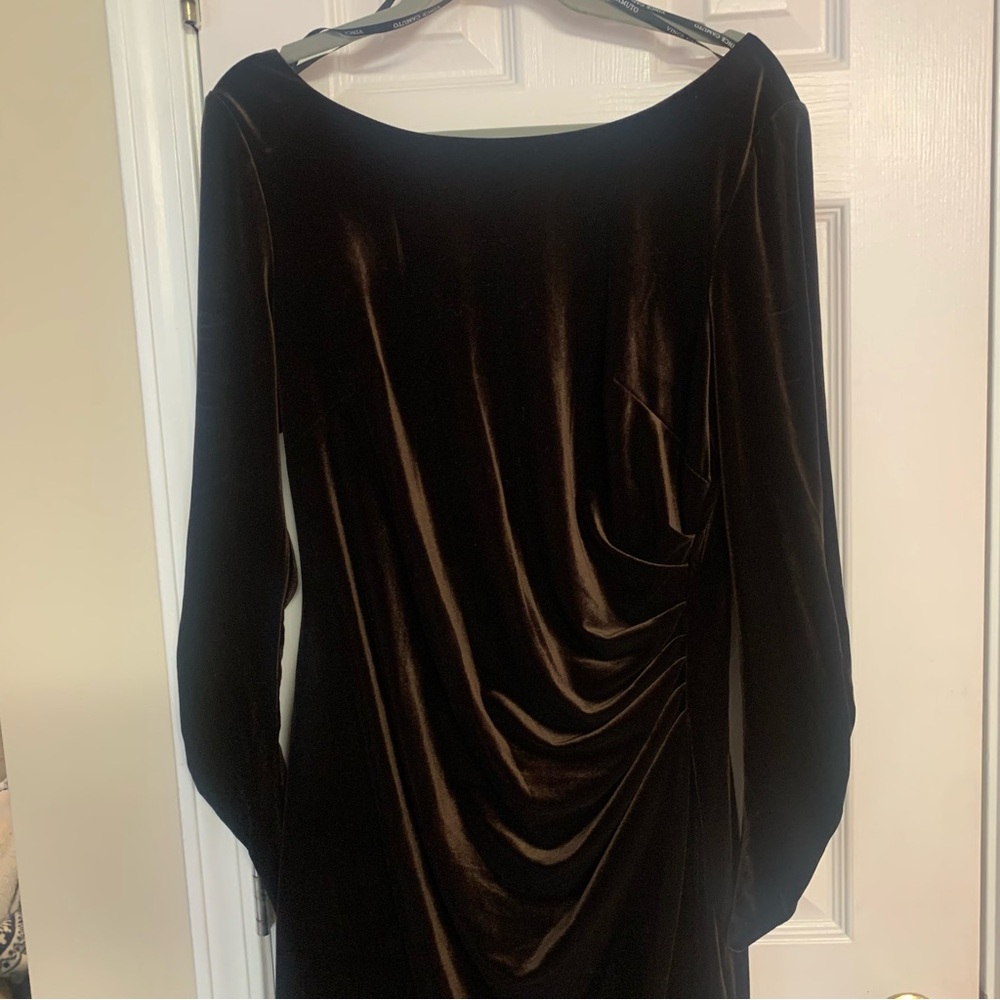 Size 16 Vince Camuto velvet long sleeve Ruched crewneck brown midi dress - Picture 2 of 9
